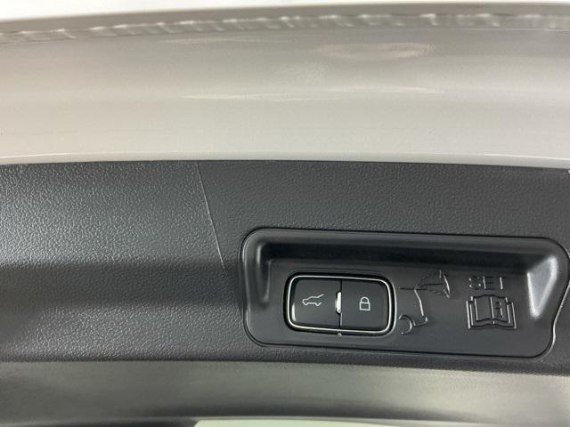 Photo of 2025 White Metallic Ford Explorer