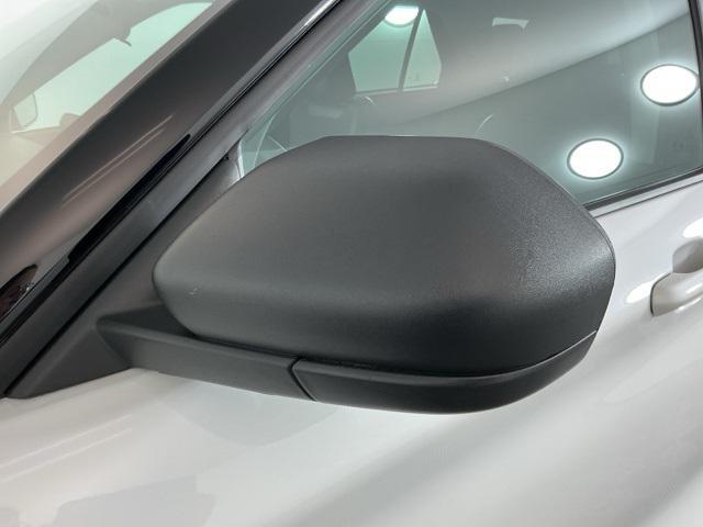 Photo of 2025 White Metallic Ford Explorer