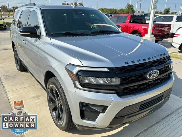 Photo of 2022 Iconic Silver Ford Expedition
