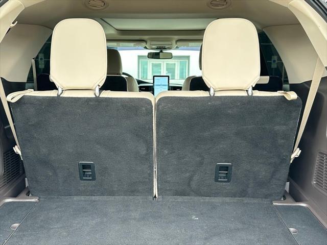 Photo of 2021 Star White Tri-Coat Ford Explorer