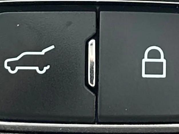 Photo of 2021 Star White Tri-Coat Ford Explorer