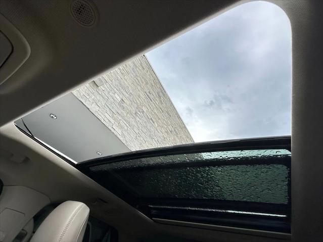 Photo of 2021 Star White Tri-Coat Ford Explorer