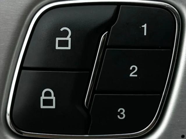 Photo of 2021 Star White Tri-Coat Ford Explorer