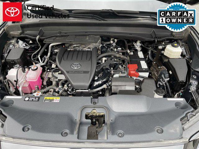 Photo of 2024 Midnight Black Metallic Toyota Grand Highlander