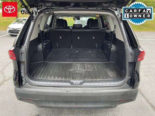 Photo of 2024 Midnight Black Metallic Toyota Grand Highlander