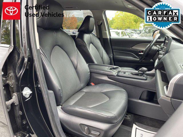 Photo of 2024 Midnight Black Metallic Toyota Grand Highlander