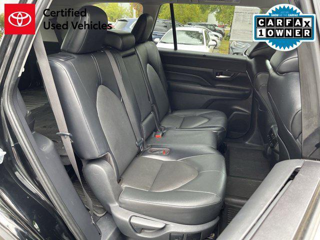 Photo of 2024 Midnight Black Metallic Toyota Grand Highlander