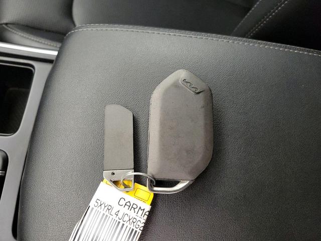 Photo of 2024 White Kia Sorento