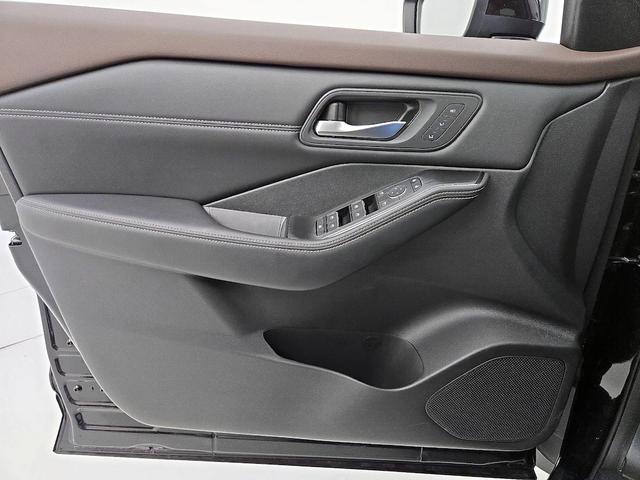 Photo of 2023 Black Nissan Rogue