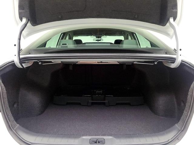 Photo of 2024 White Nissan Altima