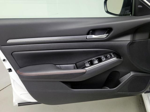 Photo of 2024 White Nissan Altima