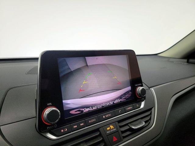 Photo of 2024 White Nissan Altima