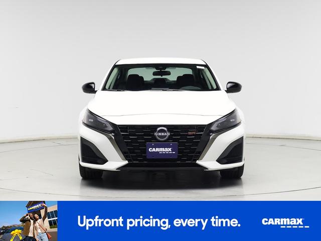Photo of 2024 White Nissan Altima