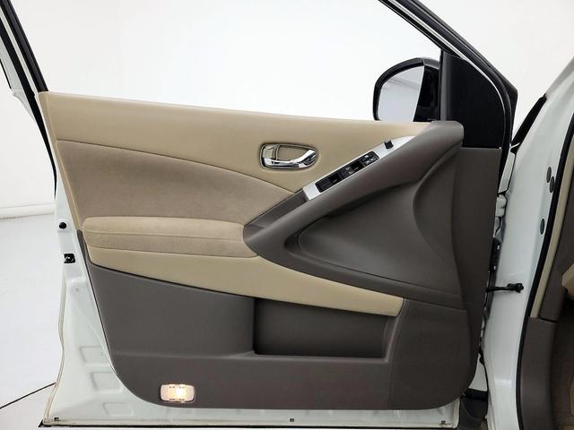 Photo of 2014 White Nissan Murano