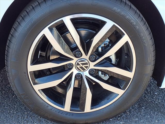 Photo of 2025 Opal White Pearl Volkswagen Jetta