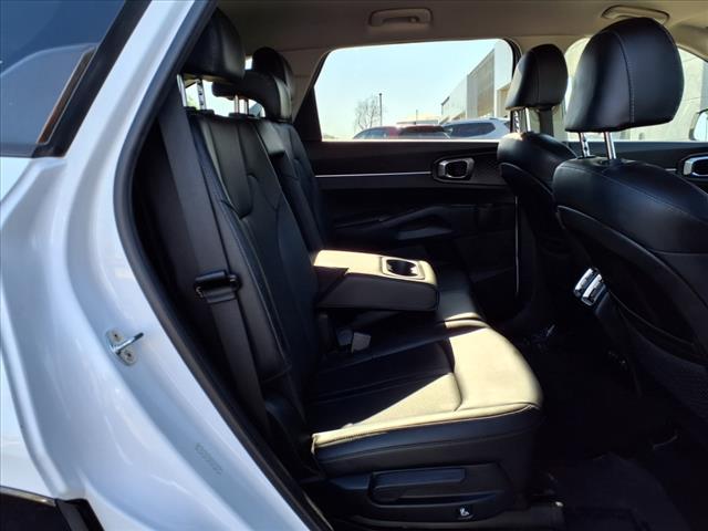 Photo of 2022 White Kia Sorento