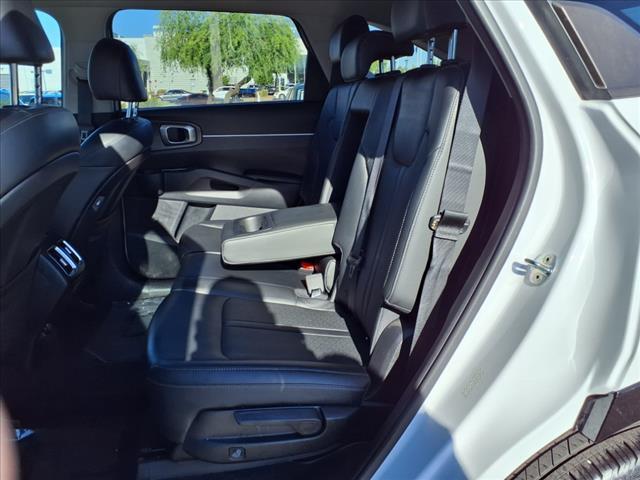 Photo of 2022 White Kia Sorento