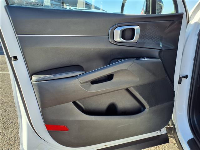Photo of 2022 White Kia Sorento