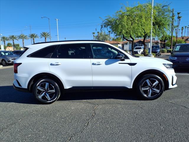 Photo of 2022 White Kia Sorento