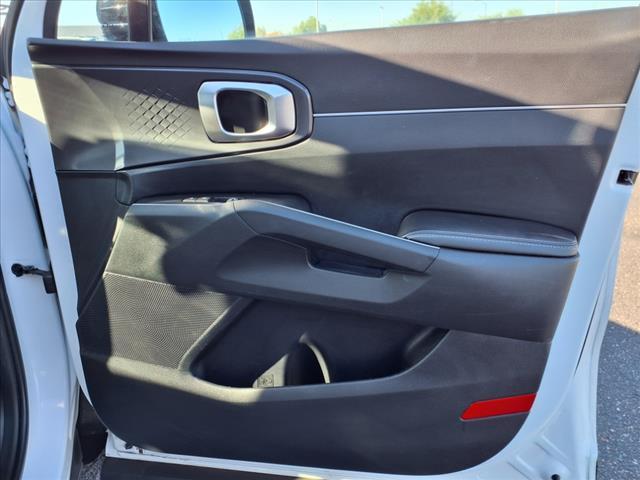 Photo of 2022 White Kia Sorento