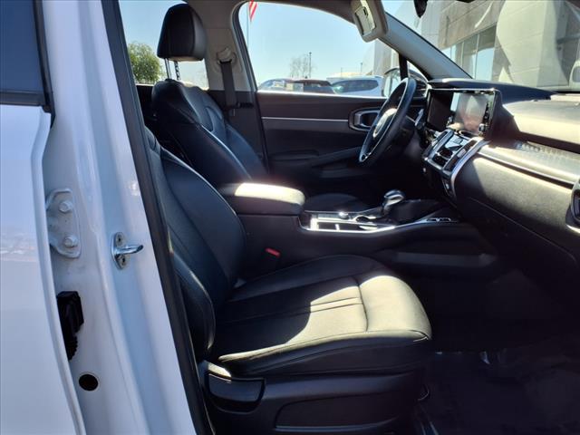 Photo of 2022 White Kia Sorento