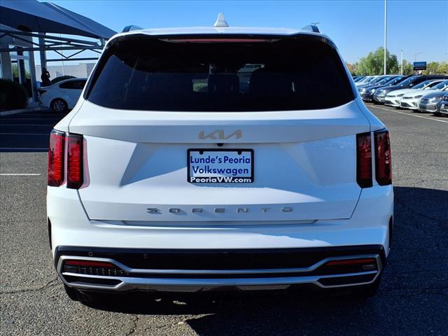 Photo of 2022 White Kia Sorento