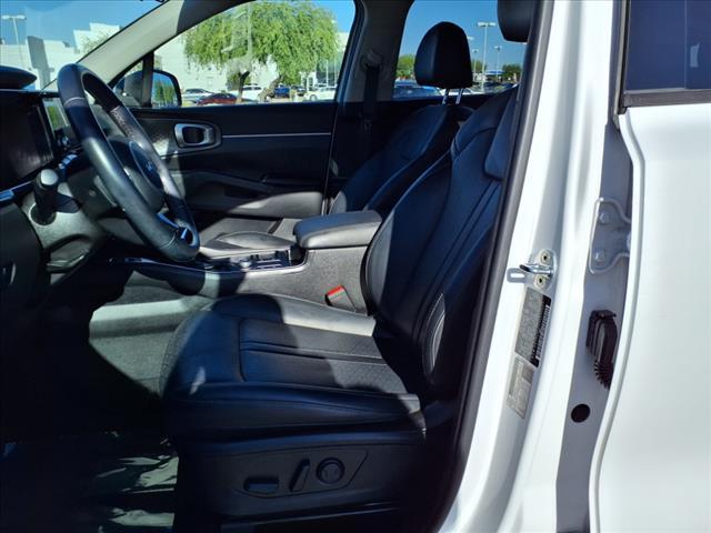 Photo of 2022 White Kia Sorento