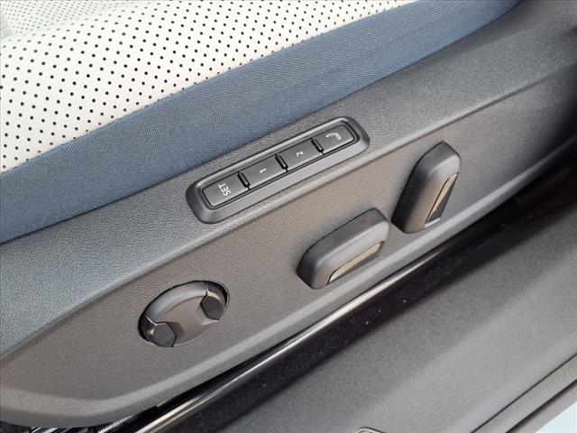 Photo of 2025 arctic blue metallic Volkswagen ID.4
