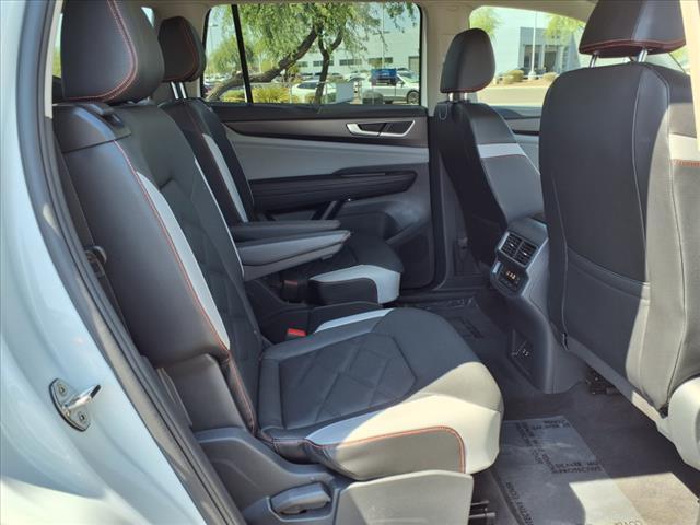 Photo of 2025 Pure White Volkswagen Atlas