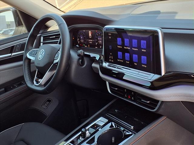 Photo of 2025 Pure White Volkswagen Atlas