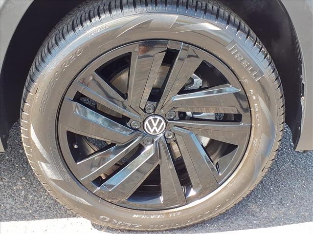 Photo of 2023 Gray Volkswagen Atlas Cross Sport