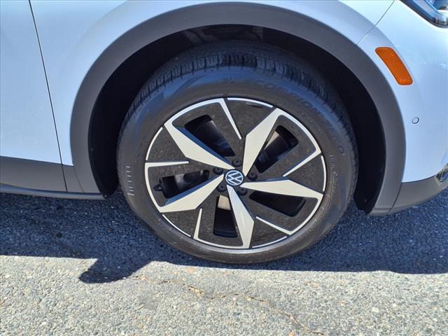 Photo of 2023 White Volkswagen ID.4
