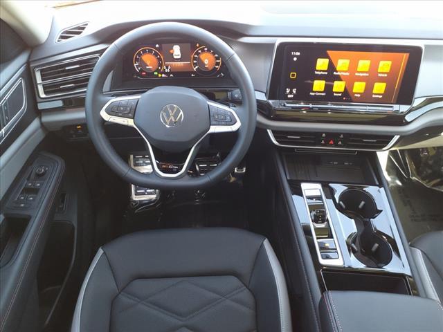 Photo of 2025 Pure White Volkswagen Atlas