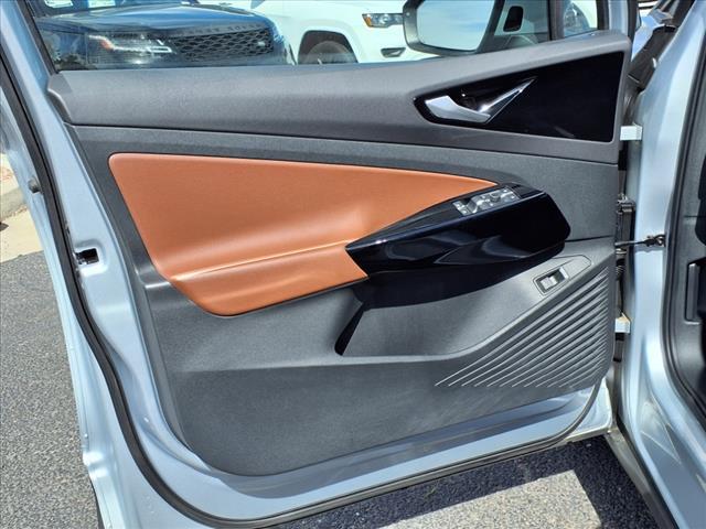Photo of 2021 Scale Silver Metallic Volkswagen ID.4