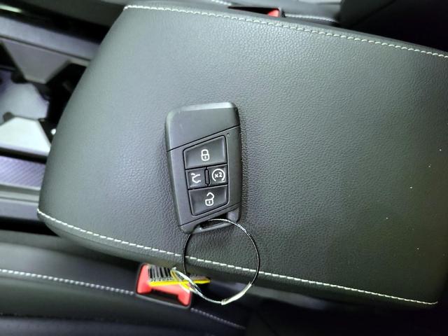Photo of 2023 White Volkswagen Tiguan