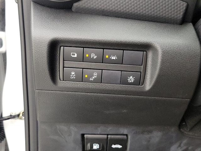 Photo of 2024 White Nissan Kicks