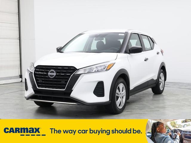 Photo of 2024 White Nissan Kicks