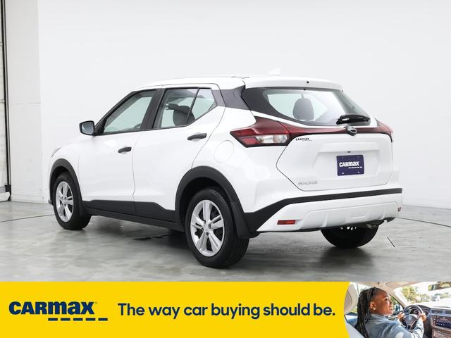 Photo of 2024 White Nissan Kicks