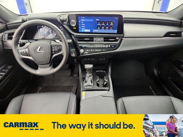 Photo of 2023 White Lexus ES 350