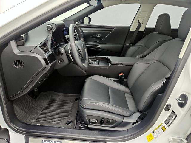 Photo of 2023 White Lexus ES 350