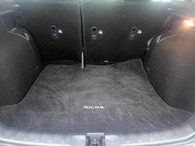 Photo of 2024 Gray Nissan Kicks