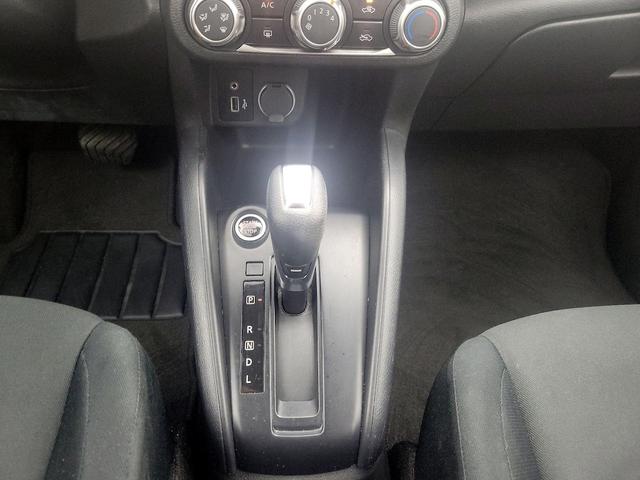 Photo of 2024 Gray Nissan Kicks