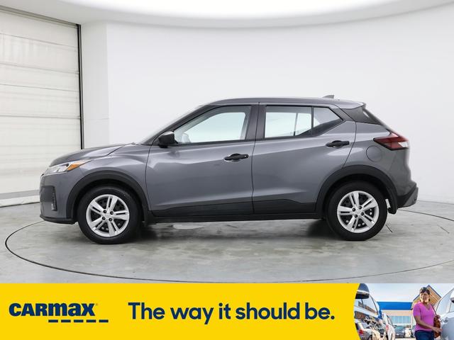 Photo of 2024 Gray Nissan Kicks