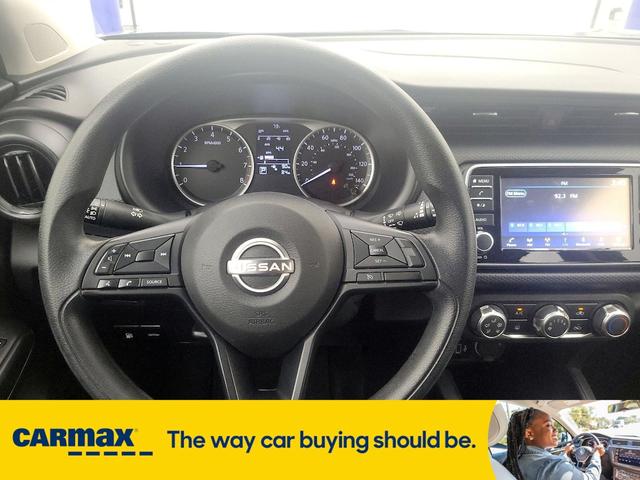 Photo of 2024 Gray Nissan Kicks