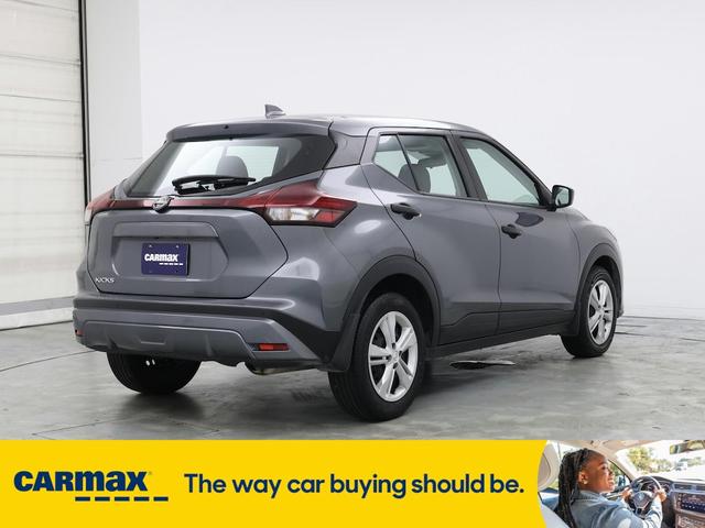 Photo of 2024 Gray Nissan Kicks