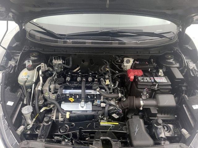 Photo of 2024 Gray Nissan Kicks