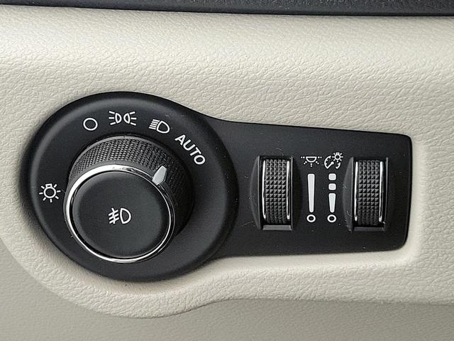 Photo of 2018 White Chrysler Pacifica