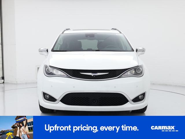 Photo of 2018 White Chrysler Pacifica
