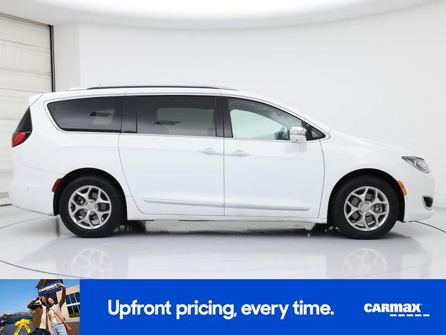 Photo of 2018 White Chrysler Pacifica