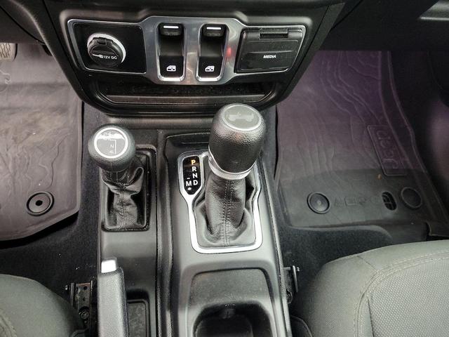Photo of 2023 White Jeep Wrangler